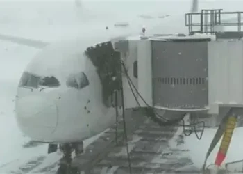 US East Coast flights cancelled record snow