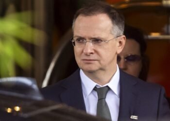 Ukraine peace talks acrimony two hours