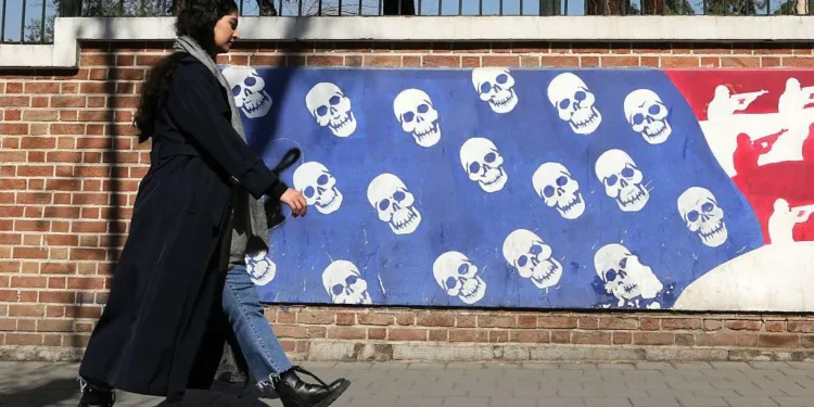 White House Iran deal warning military presence