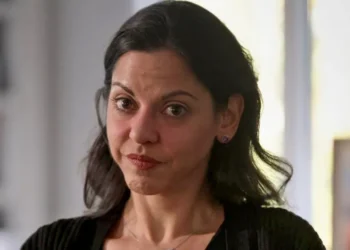 conman stole money bought wife diamond ring