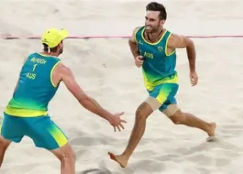 inland Australia town turns streets into beach