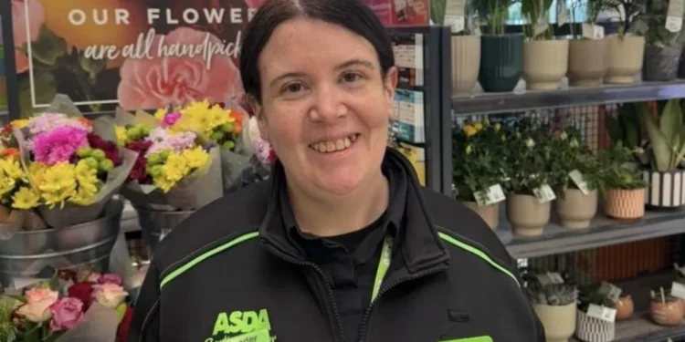 pay for couple’s shopping kindness