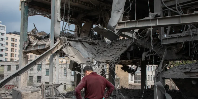 Iran Warns of US Ground Assault Amid Rising War Tension