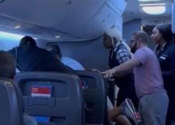 Abusive Boyfriend Removed From Plane After Kill Threat