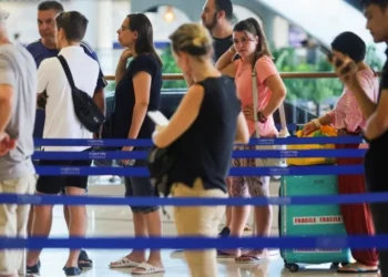 UAE flight disruption Iran strikes