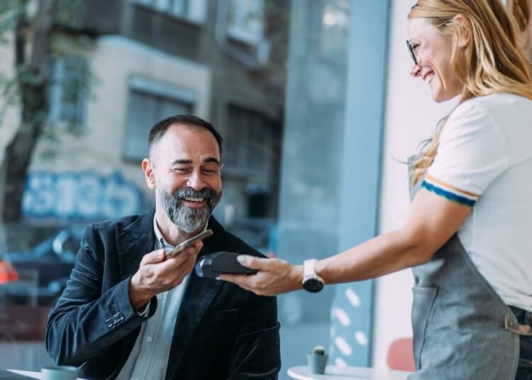 UK Banks Maintain £100 Contactless Limit Despite FCA Rule Change