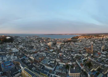 UK islander travel advice Middle East conflict