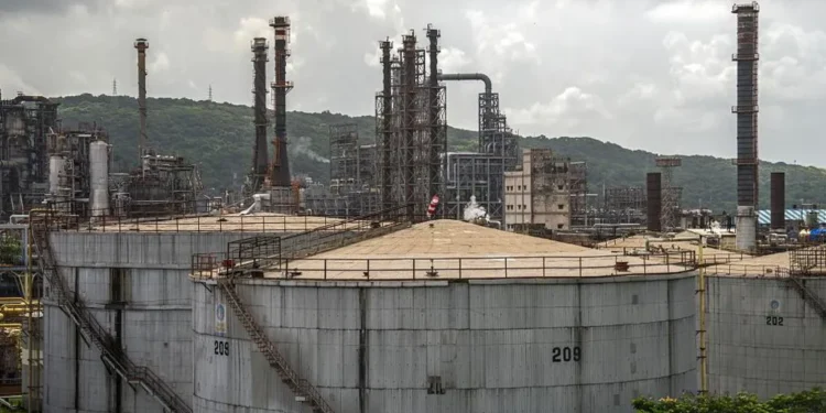 US eases sanctions Russian oil India