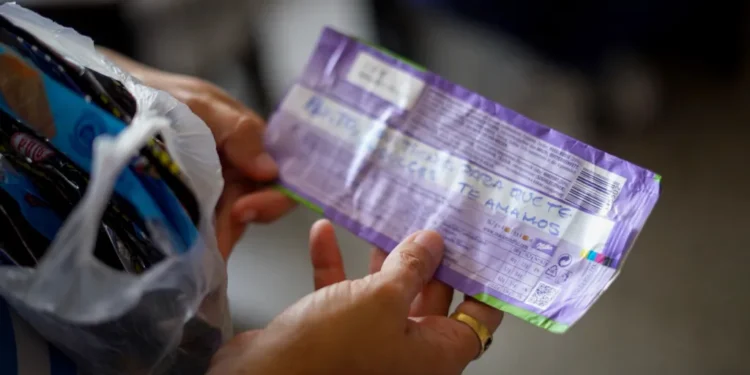 Venezuelan prisoners smuggled messages dirty laundry chocolate bars