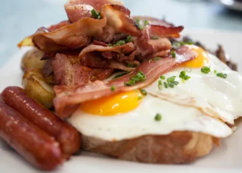 eating three meals a day