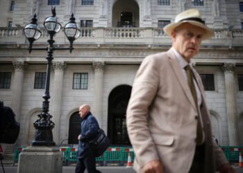 Wealthy Britons Flee Gulf War but Avoid UK Taxes