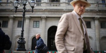 Wealthy Britons Flee Gulf War but Avoid UK Taxes