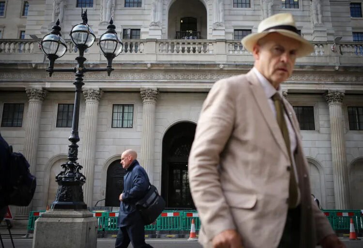 Wealthy Britons Flee Gulf War but Avoid UK Taxes