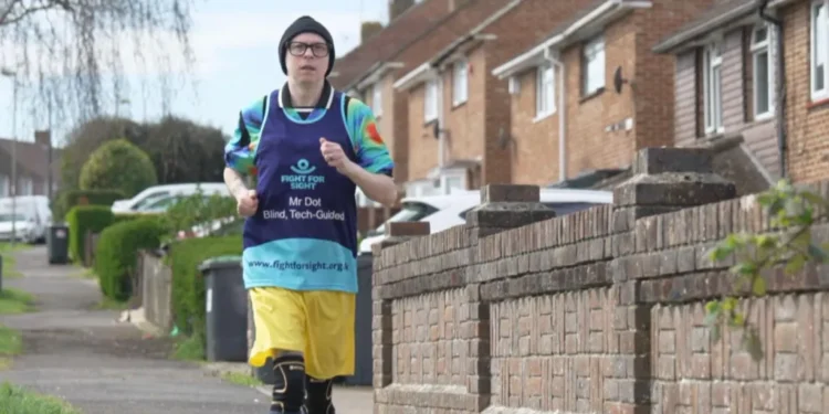 Blind Runner Clarke Reynolds to Use Smart Glasses