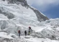 Everest route blocked glacier April 2026