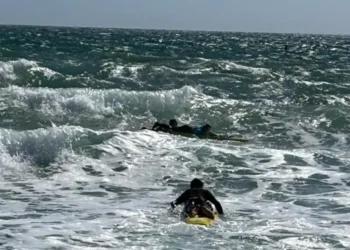 Gyllyngvase Beach Rip Current Rescue 2026: Teens Swept to Sea