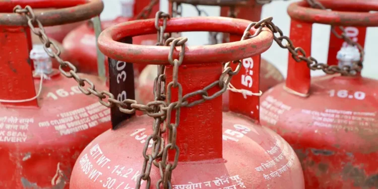 India's High-Growth Economy Gets a Middle East Oil Shock