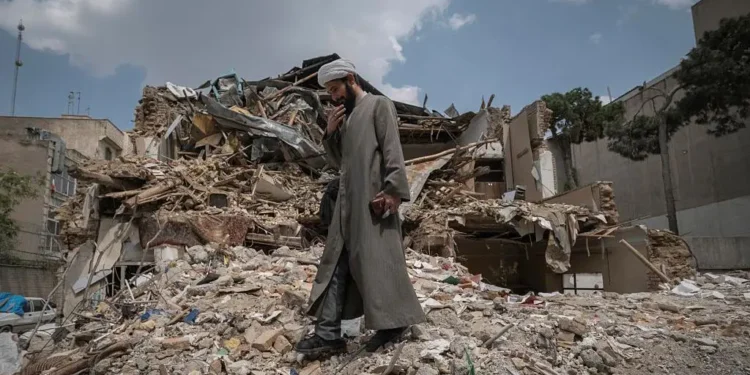 Iran Warns of 'New Cards' as Pakistan Peace Talks Stumble