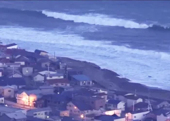 Japan Tsunami Warning to Advisory After 7.7 Earthquake