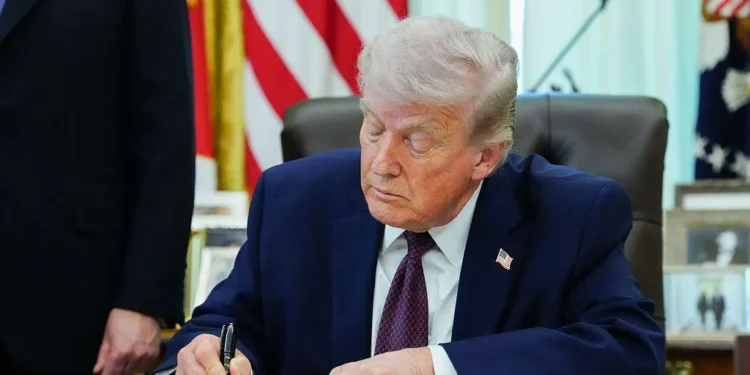 Trump Signs Executive Order to Change US Mail-In Voting Rules