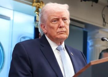 Trump Faces Crisis as Iran Reopens Hormuz Tensions