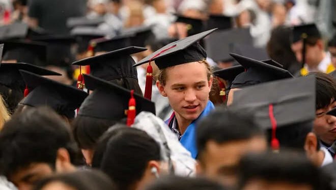Gen Z Graduates Face Economic Uncertainty