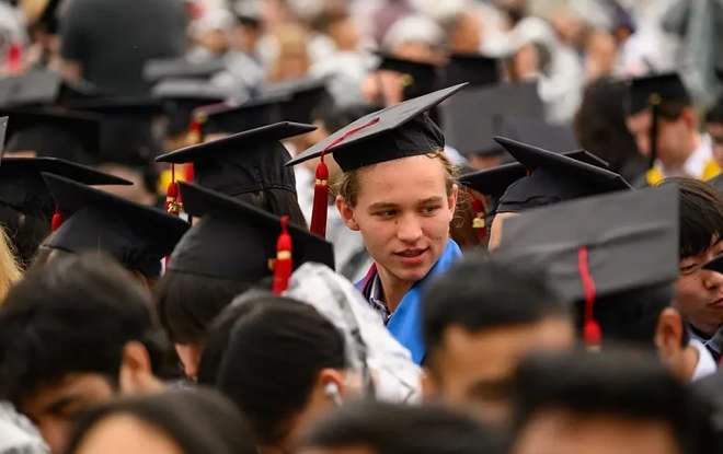 Gen Z Graduates Face Economic Uncertainty