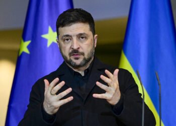 Zelenskyy warns over Oreshnik threat as Kyiv hit