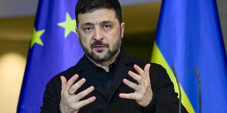 Zelenskyy warns over Oreshnik threat as Kyiv hit