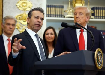 FDA Chaos Deepens as Trump Eyes Makary Exit