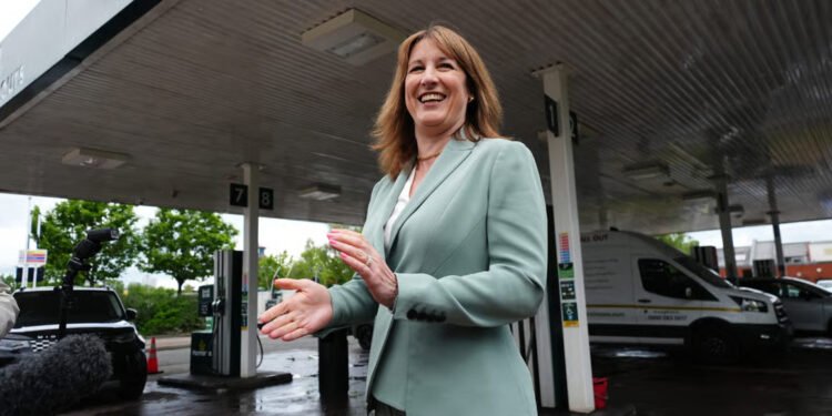 Reeves Fights to Keep Treasury Role Amid Labour Turmoil