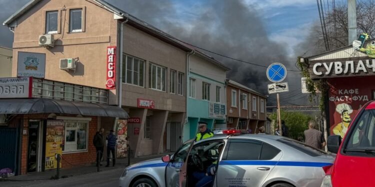 Ukraine strikes Tuapse as oil disaster worsens