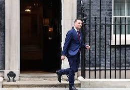 Starmer and Streeting Meet as Leadership Crisis Deepens