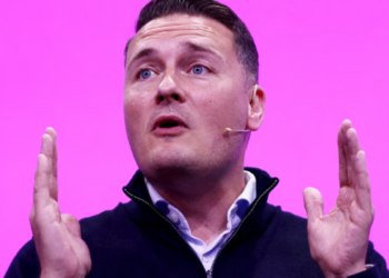 Streeting Accuses Starmer of Blocking Care Reforms
