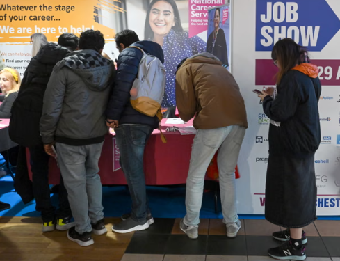 UK Job Vacancies Hit Five-Year Low as Wage Pressures Persist