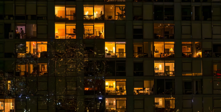 US Renters Fight Hidden Fees as Housing Costs Surge