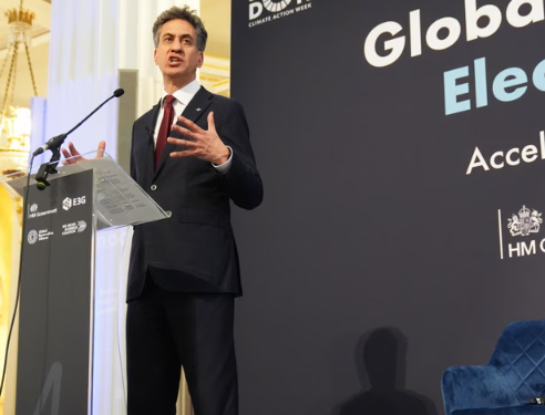 Left-Wing Thinkers Defend Miliband Amid Labour Leadership Battle