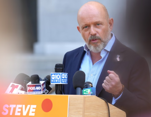 California Race for Governor Left in Suspense