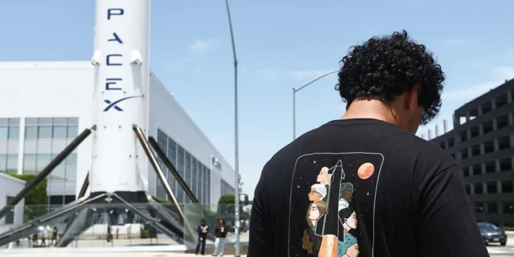 buy SpaceX shares