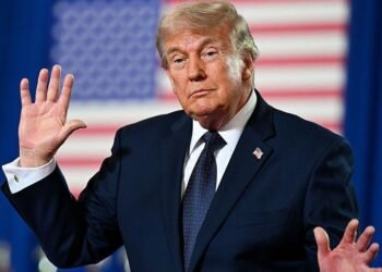 Trump Weighs Retreat from Controversial $1.8bn Slush Fund