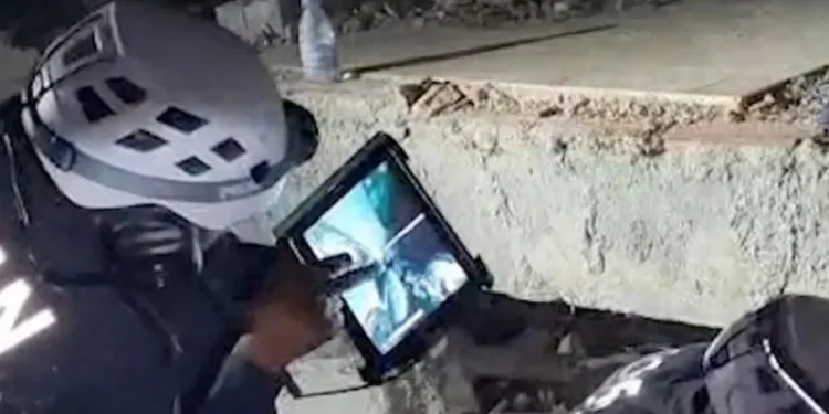 Venezuela earthquake child rescued
