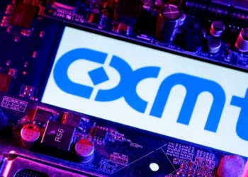 Chinese chipmaker shares surge 470%