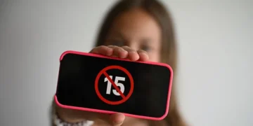 France social media ban under 15