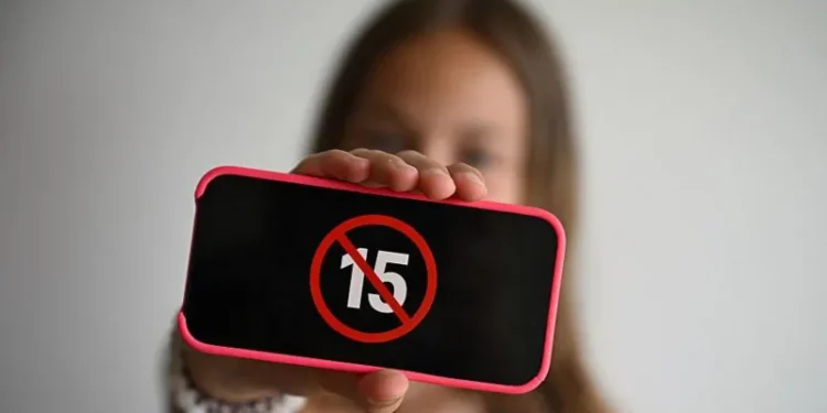 France social media ban under 15