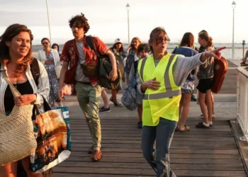 France tourist spot wildfire evacuation
