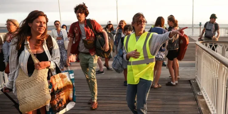 France tourist spot wildfire evacuation