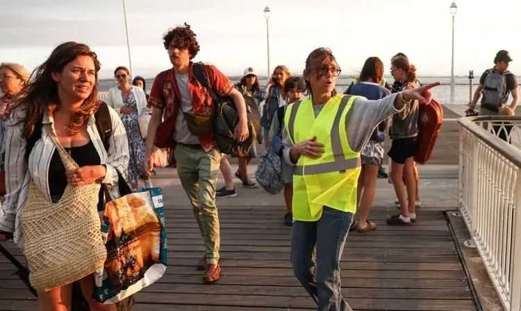 France tourist spot wildfire evacuation