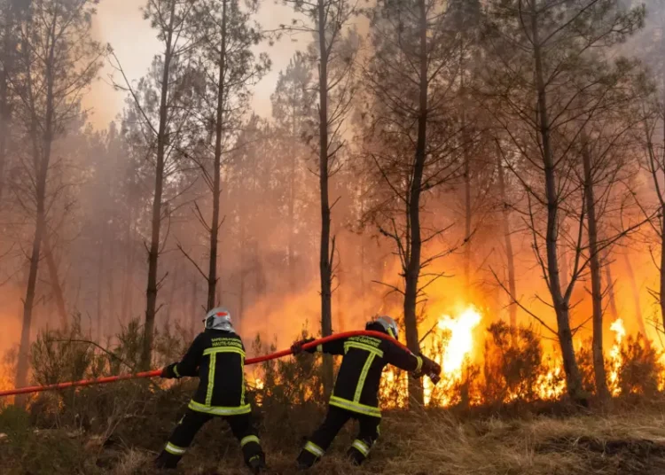 French wildfire Bordeaux lightning storm
