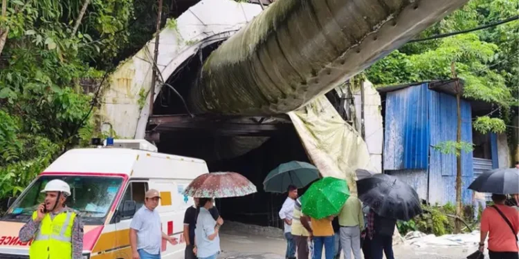 India tunnel collapse workers killed