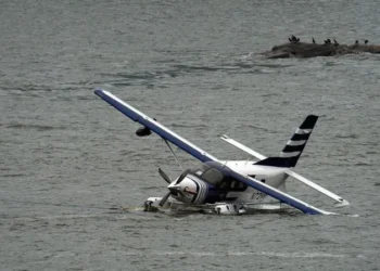 Manhattan seaplane river landing